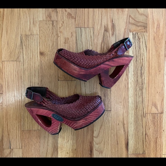 Vintage Shoes - Vintage Keyhole Platforms - Size 6.5-7